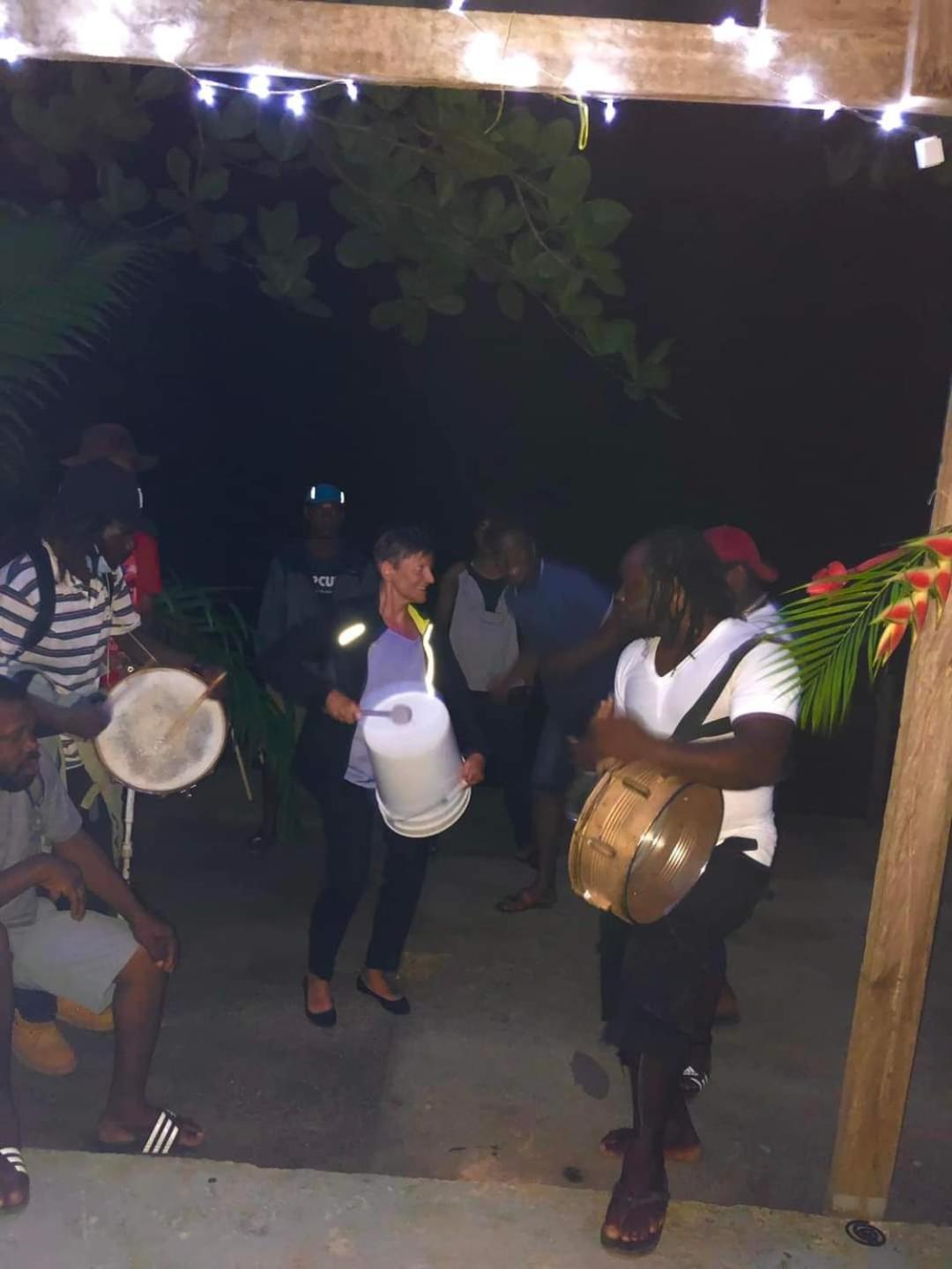 Hibiscus Valley Inn Marigot المظهر الخارجي الصورة