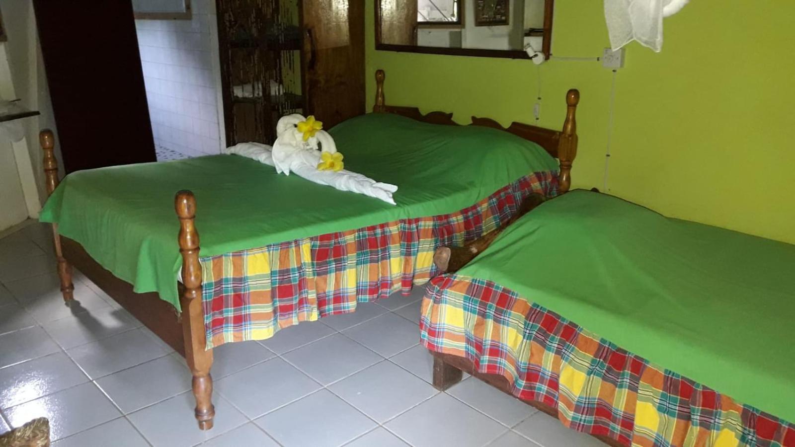 Hibiscus Valley Inn Marigot المظهر الخارجي الصورة