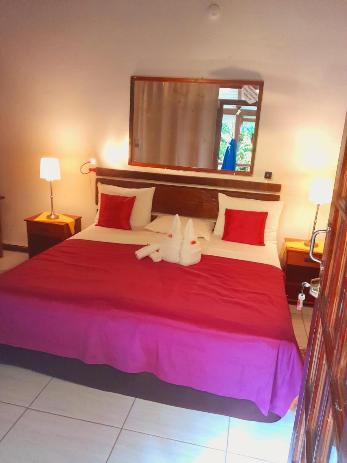 Hibiscus Valley Inn Marigot المظهر الخارجي الصورة