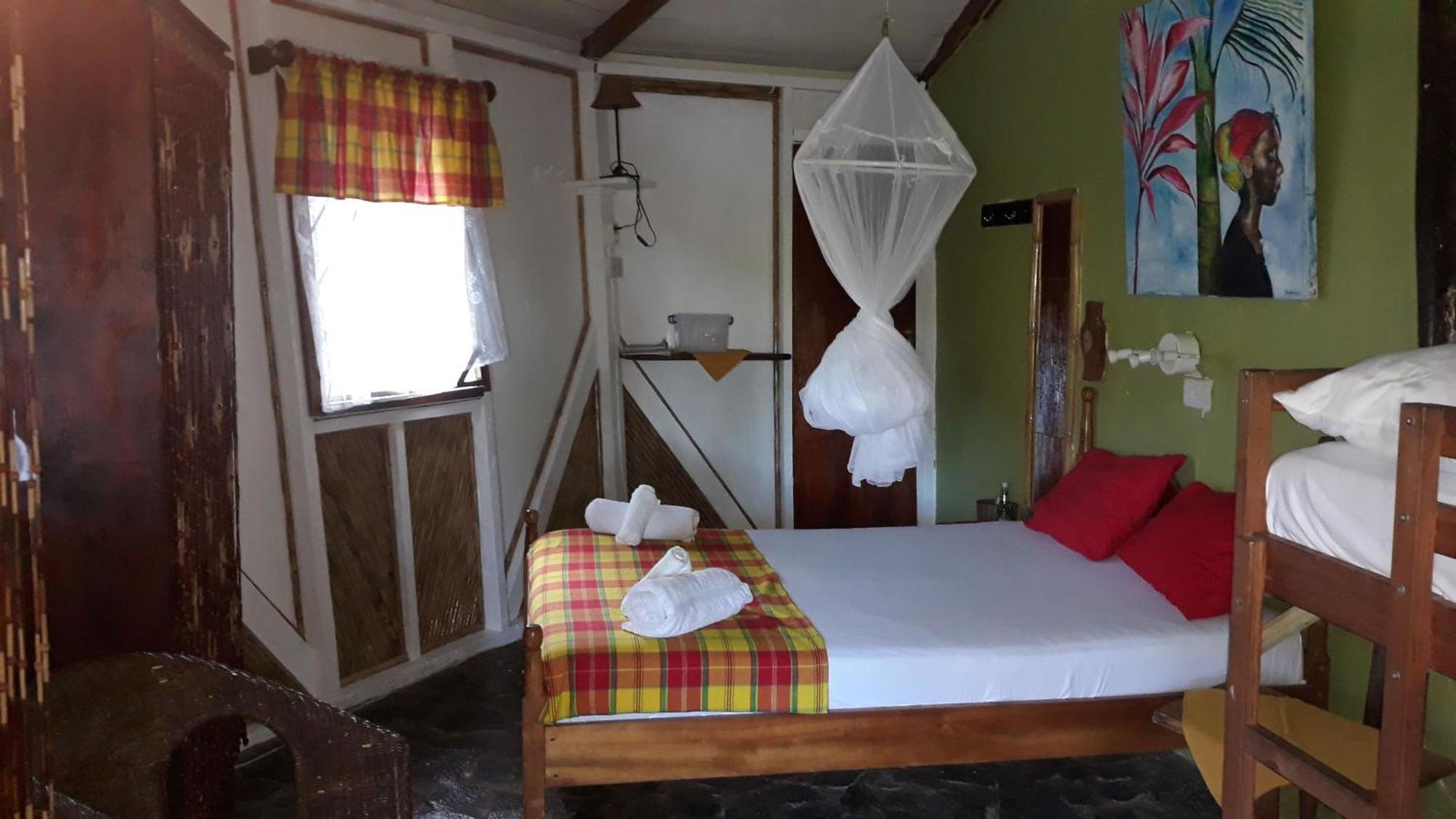 Hibiscus Valley Inn Marigot المظهر الخارجي الصورة